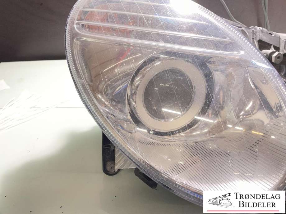 Frontlykt høyre halogen til Mercedes E-Klasse 2006-2009 (Fase 2) (W211) (W211) (A 211 820 30 61|)