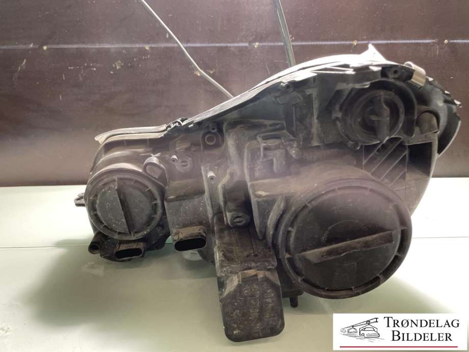 Frontlykt høyre halogen til Mercedes E-Klasse 2006-2009 (Fase 2) (W211) (W211) (A 211 820 30 61|)