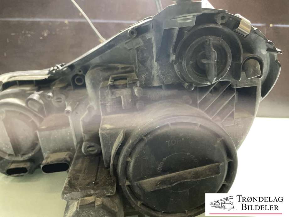 Frontlykt høyre halogen til Mercedes E-Klasse 2006-2009 (Fase 2) (W211) (W211) (A 211 820 30 61|)