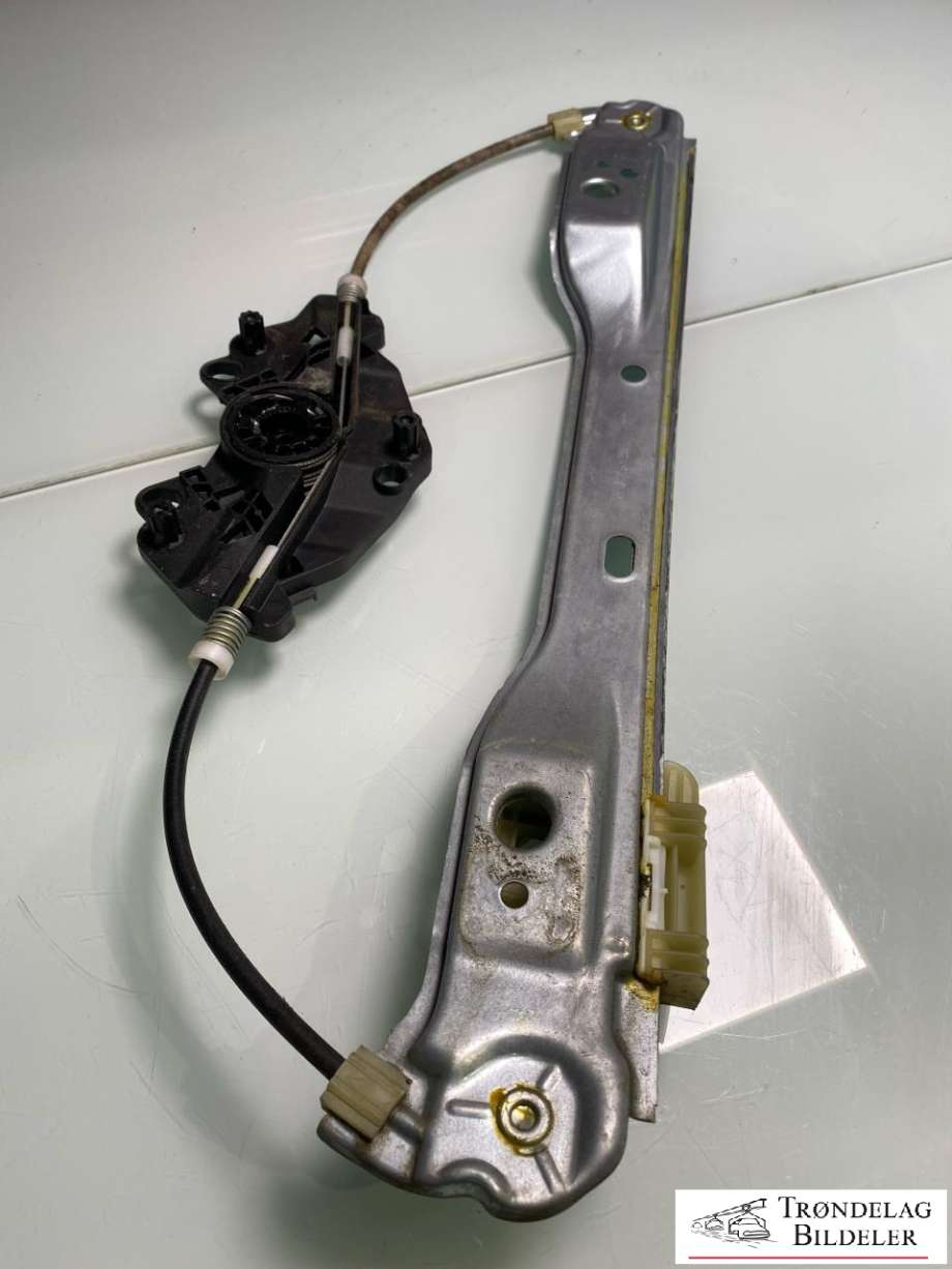 Ruteheis venstre bak til Volvo V60/V60 CC, 2013-2018 (Type I, Fase 2)  (30784316)
