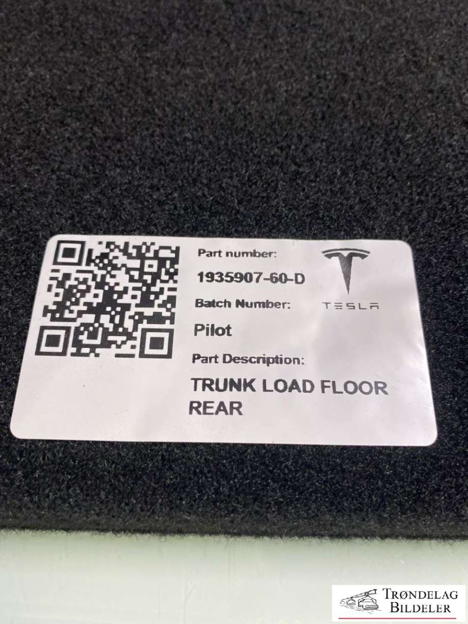 Bagasjerom teppe/gulvplate til Tesla Model Y 2024-->> (Type II)  (1935907-60-D|)