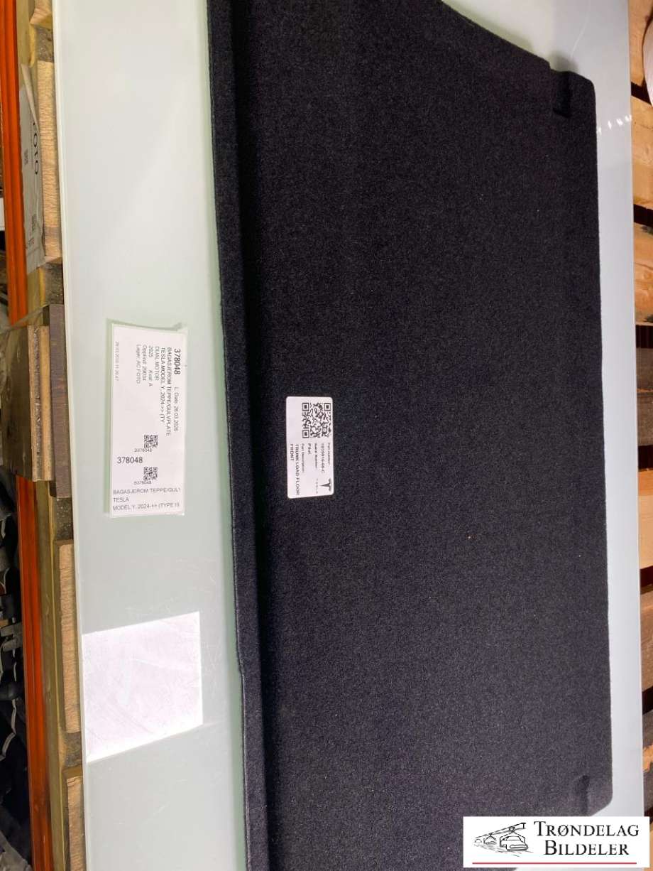 Bagasjerom teppe/gulvplate til Tesla Model Y, 2024-->> (Type II)  (1935916-60C)