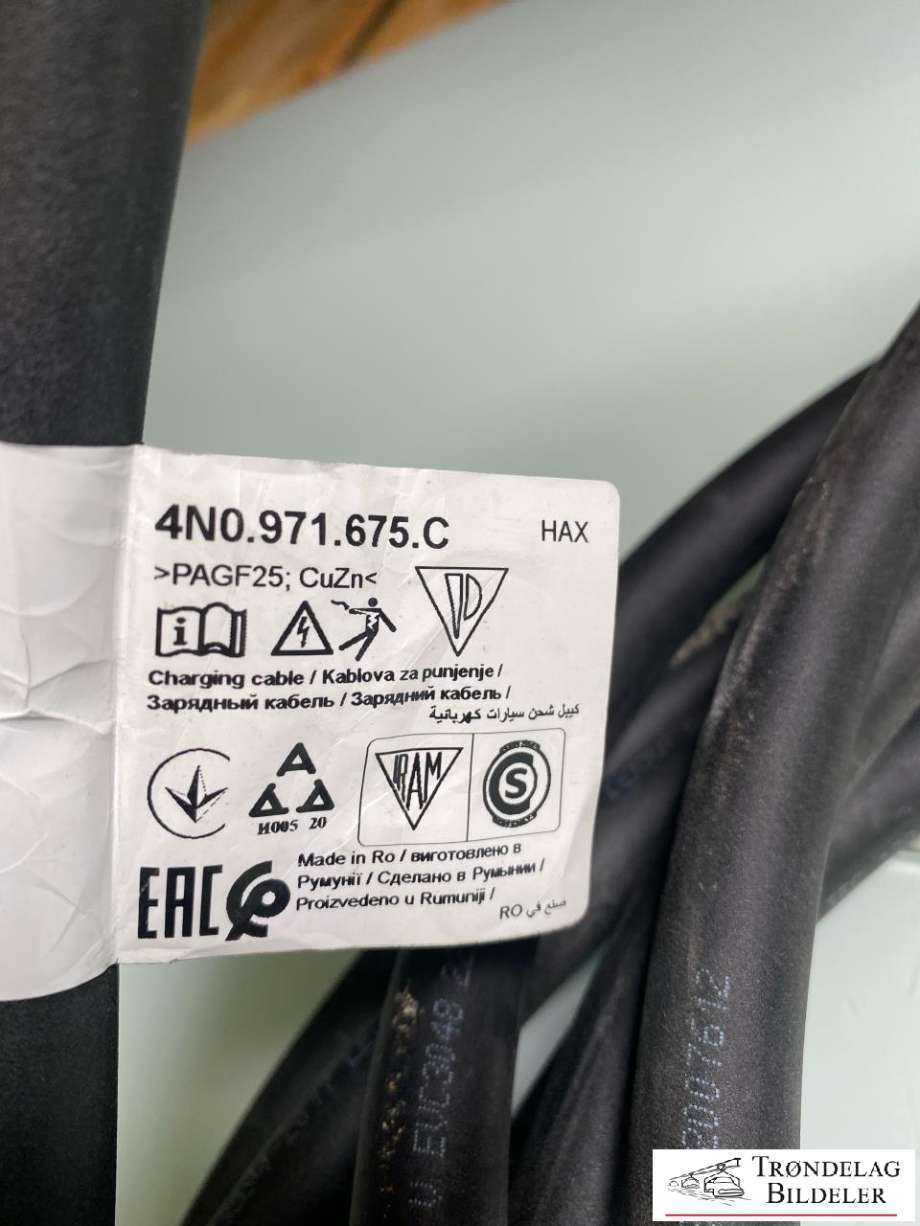 Batterilader kabel til Audi Q4 e-tron 2021-->>  (LADESTASJON TYPE 2|4N0 971 675 C|1EA 971 639 P|)