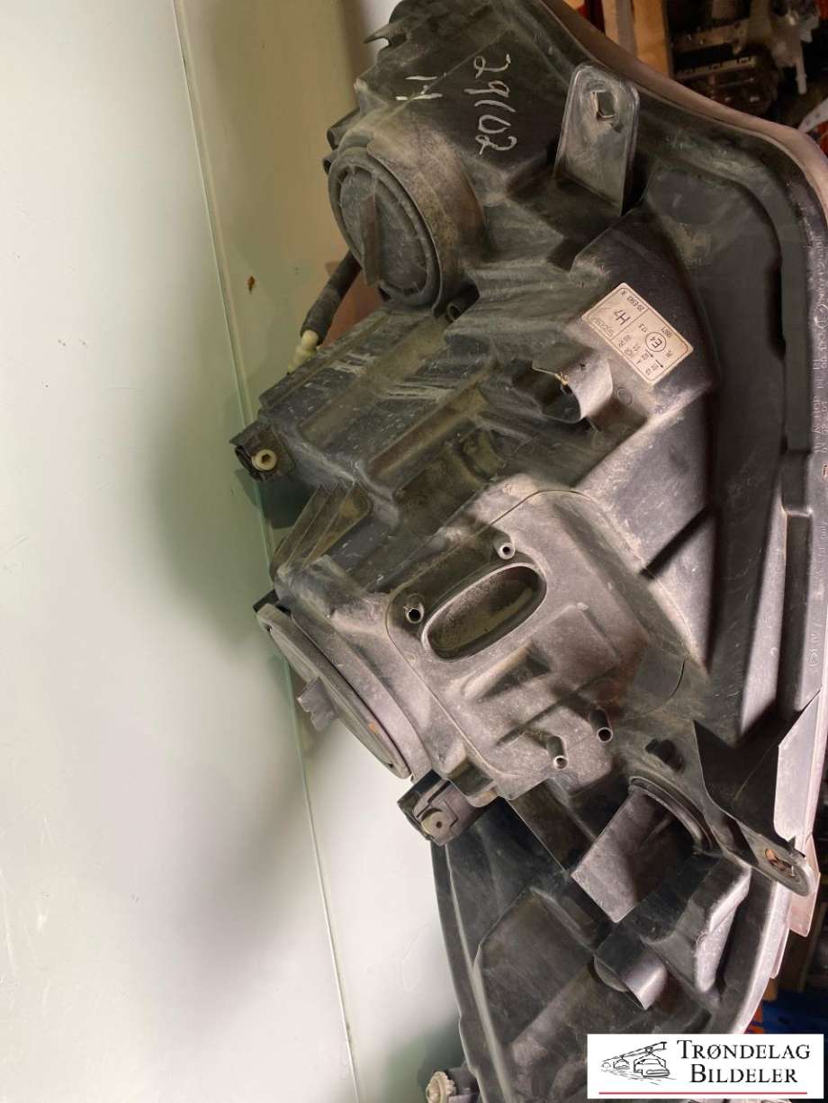 Frontlykt høyre halogen til Mercedes Sprinter 2013-2018 (Fase 2) (906) (906) (A 906 820 24 61|A 906 820 57 00|)