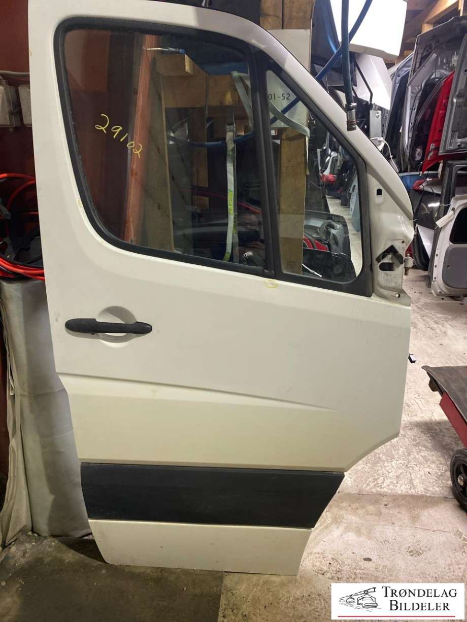Dør høyre foran til Mercedes Sprinter 2013-2018 (Fase 2) (906) (906) (A 906 720 01 05|)