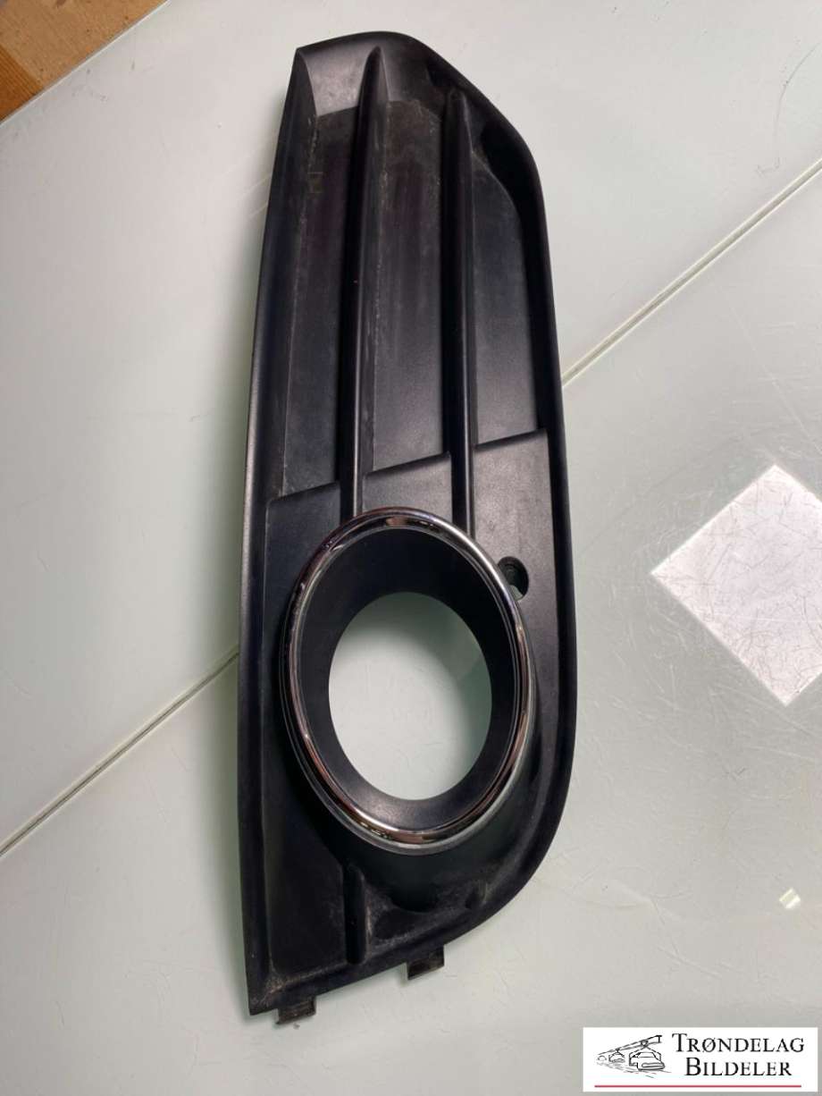 Grill høyre til Audi A4, Allroad, 2009-2016 (Type I) (B8) (B8) (8K0 807 682 H 01C)