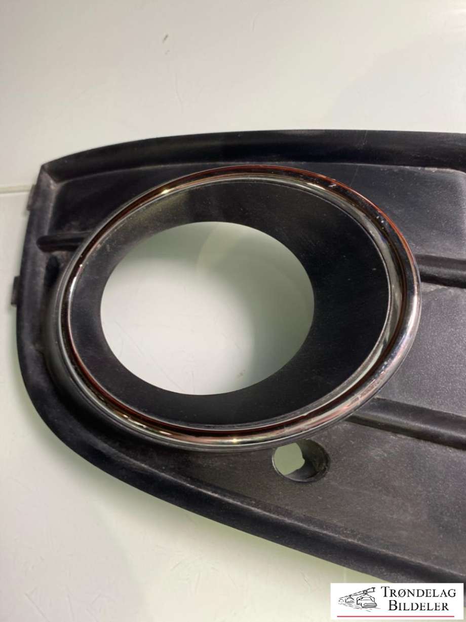 Grill høyre til Audi A4, Allroad 2009-2016 (Type I) (B8) (B8) (8K0 807 682 H 01C|)