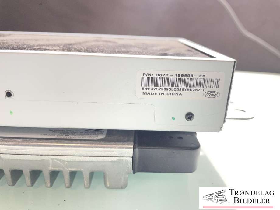 Bilstereo navigasjon skjerm til Ford Mondeo 2014-2019 (Type V, Fase 1)  (DS7T-14F239-CJ|5308885|DS7T-18B955-FB)