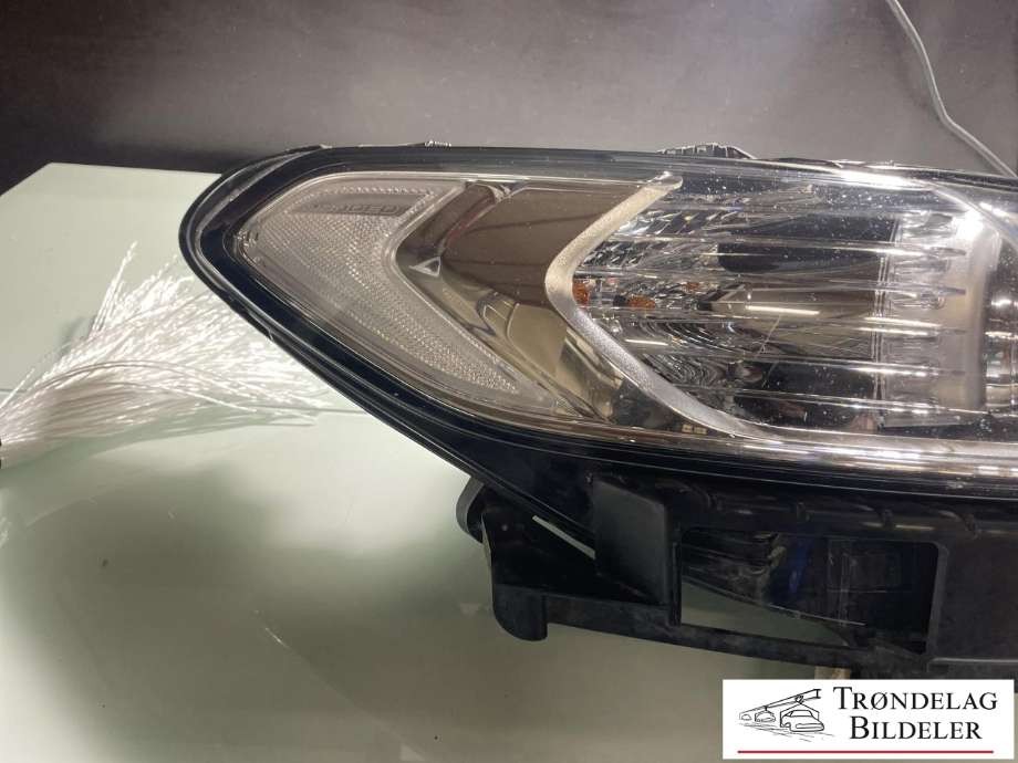 Frontlykt venstre xenon til Ford Mondeo 2014-2019 (Type V, Fase 1)  (2284965|DS73-13W030-AG|)