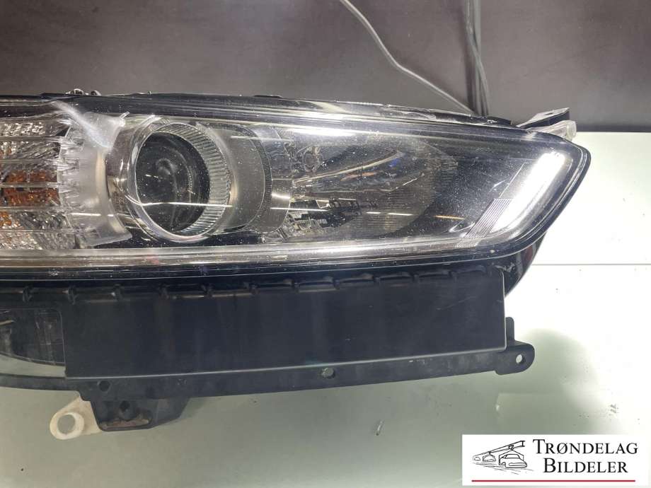 Frontlykt venstre xenon til Ford Mondeo 2014-2019 (Type V, Fase 1)  (2284965|DS73-13W030-AG|)