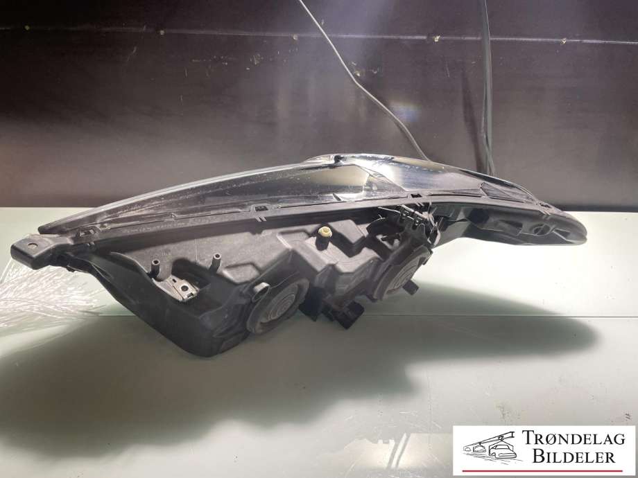 Frontlykt venstre xenon til Ford Mondeo 2014-2019 (Type V, Fase 1)  (2284965|DS73-13W030-AG|)