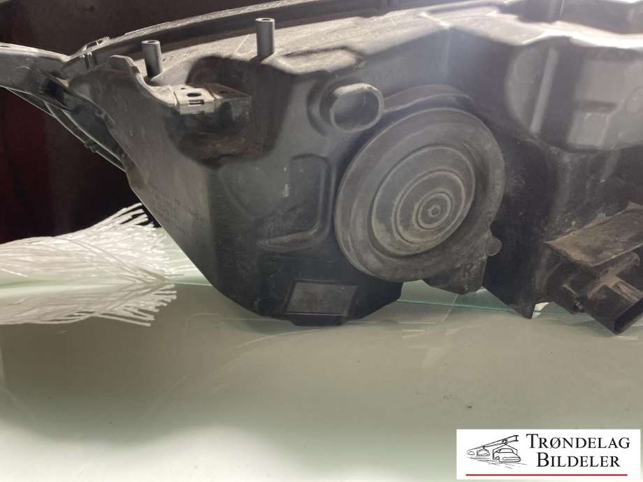 Frontlykt venstre xenon til Ford Mondeo 2014-2019 (Type V, Fase 1)  (2284965|DS73-13W030-AG|)