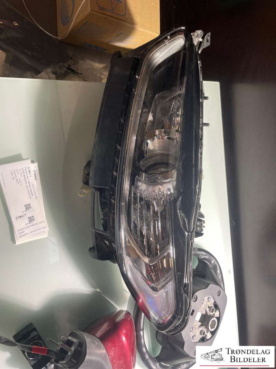 Frontlykt høyre xenon til Ford Mondeo, 2014-2019 (Type V, Fase 1)  (2284998)
