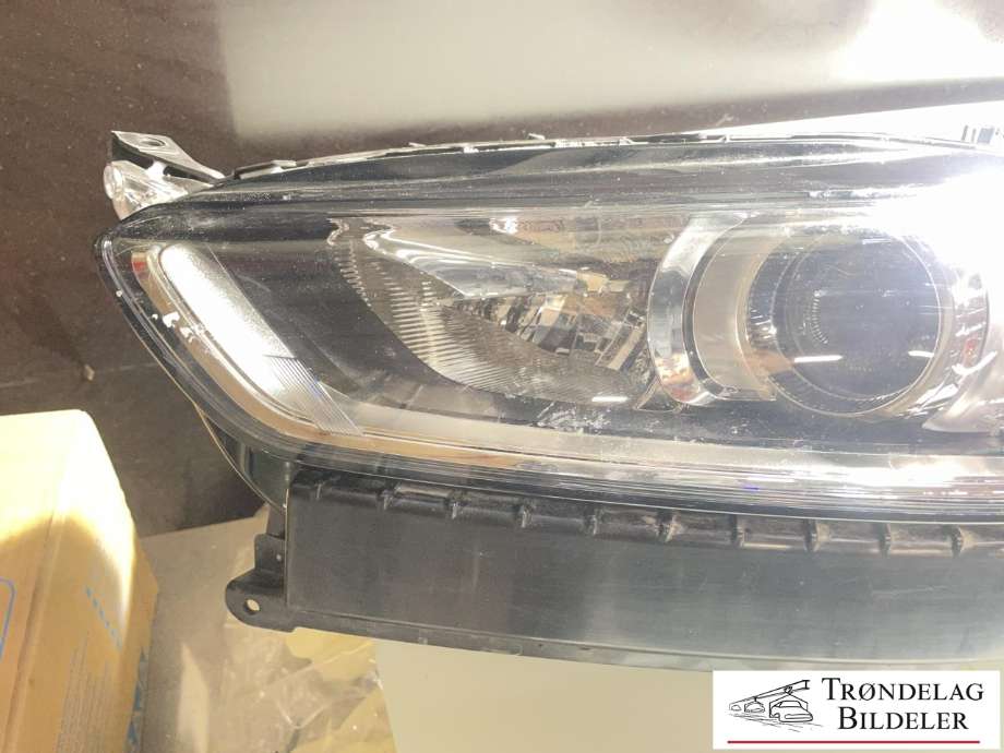 Frontlykt høyre xenon til Ford Mondeo 2014-2019 (Type V, Fase 1)  (2284998|DS73-19W029-AG|)