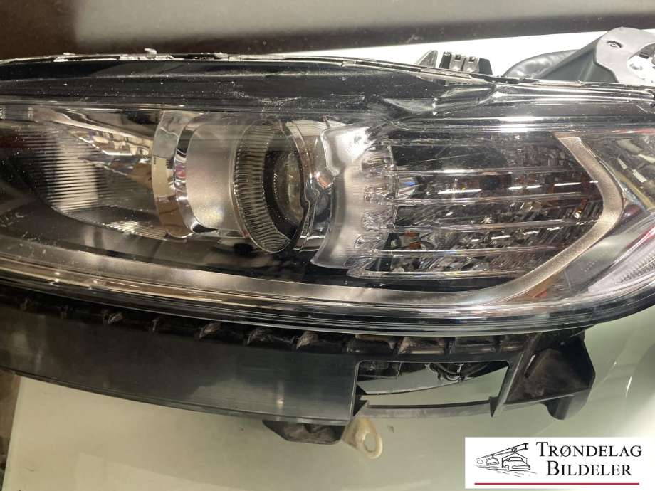 Frontlykt høyre xenon til Ford Mondeo 2014-2019 (Type V, Fase 1)  (2284998|DS73-19W029-AG|)