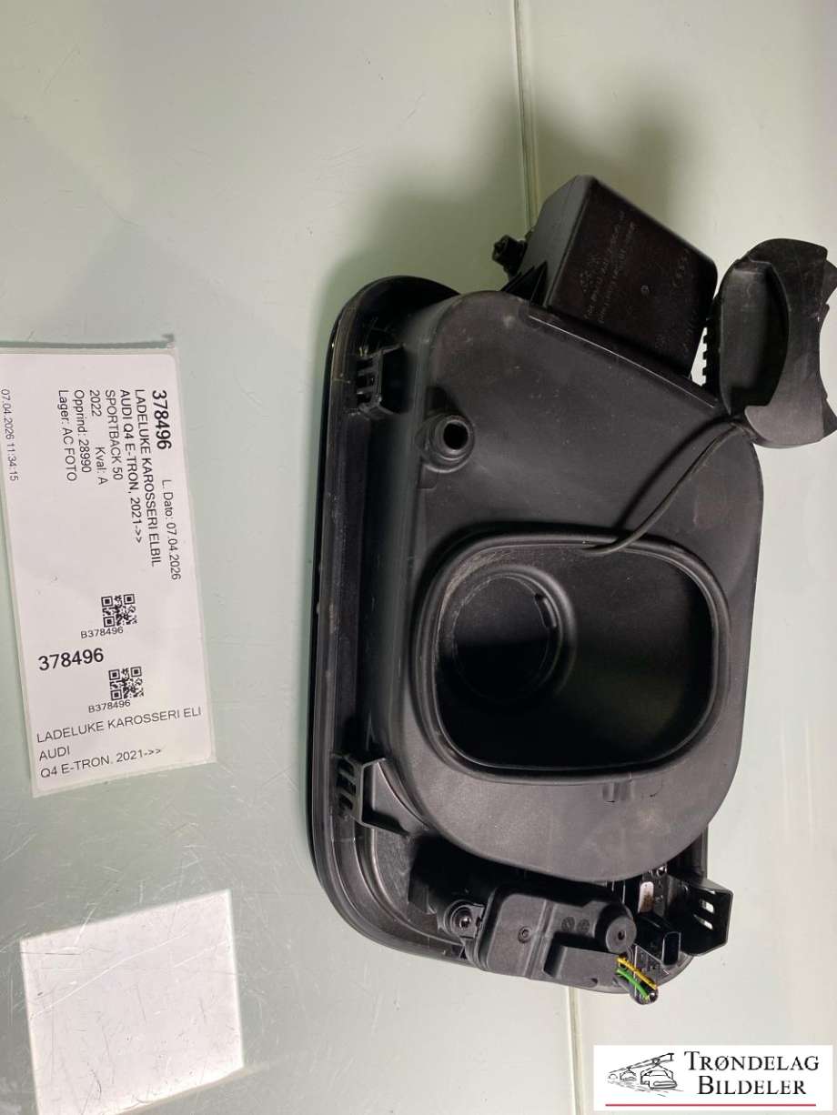 Ladeluke karosseri elbil til Audi Q4 e-tron 2021-->>  (89A 810 593|89A 810 393   |89A 810 593 C|89A 810 593 J |8V0 862 159 A |8V0 862 159 B|1EA 915 211 A)