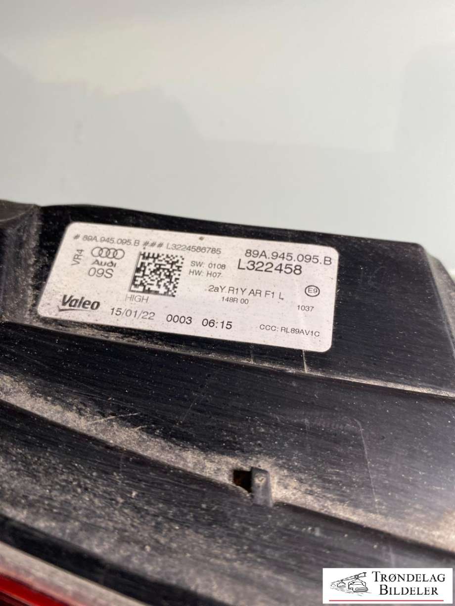 Baklykt midtre til Audi Q4 e-tron 2021-->>  (89A 945 095 B|89A 945 095 G|)