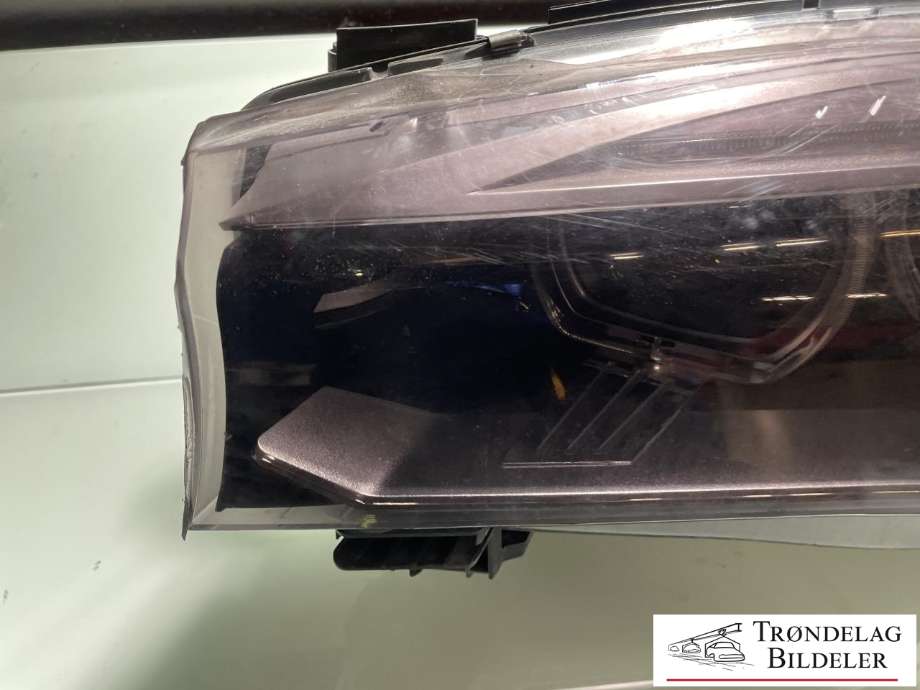 Frontlykt venstre xenon til BMW X5 2013-2018 (F15) (F15) (63 11 7 317 101|)