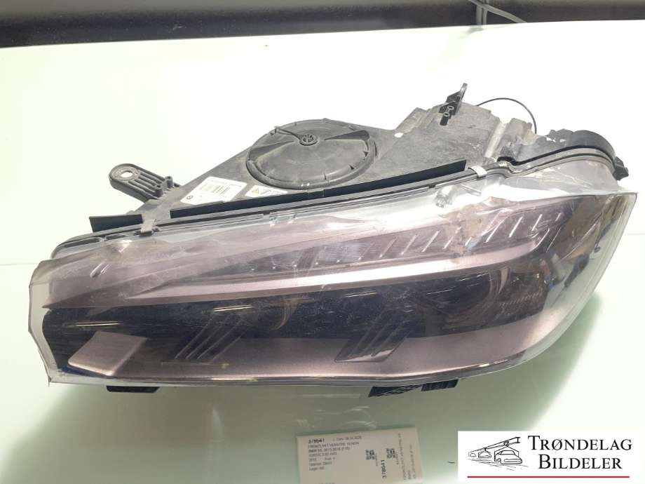 Frontlykt venstre xenon til BMW X5 2013-2018 (F15) (F15) (63 11 7 317 101|)