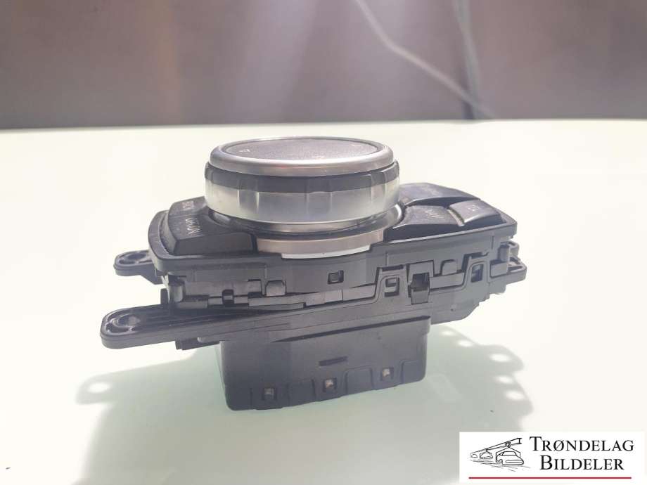 Bilstereo navigasjon betjeningspanel til BMW X5 2013-2018 (F15) (F15) (65 82 9 350 723|)