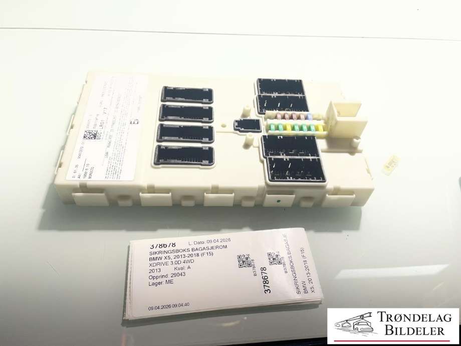 Sikringsboks bagasjerom til BMW X5, 2013-2018 (F15) (F15) (61.35 9343370-01)