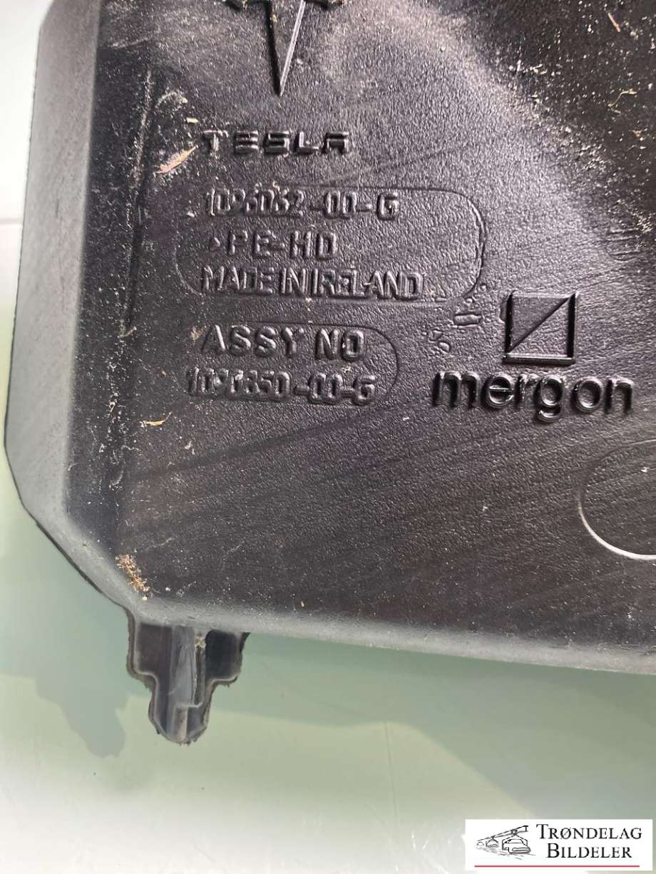 Spylertank foran til Tesla Model 3 2018-2023 (Fase 1) (1096062-00-G|)