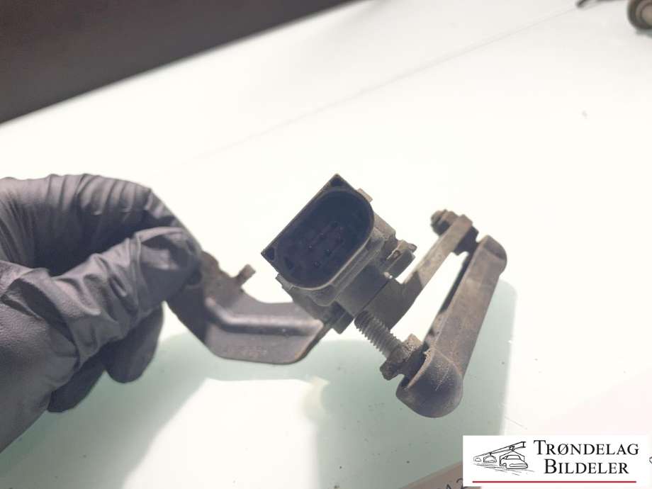 Sensor nivå, venstre bak til BMW X5 2013-2018 (F15) (F15) (37 14 6 870 200|)