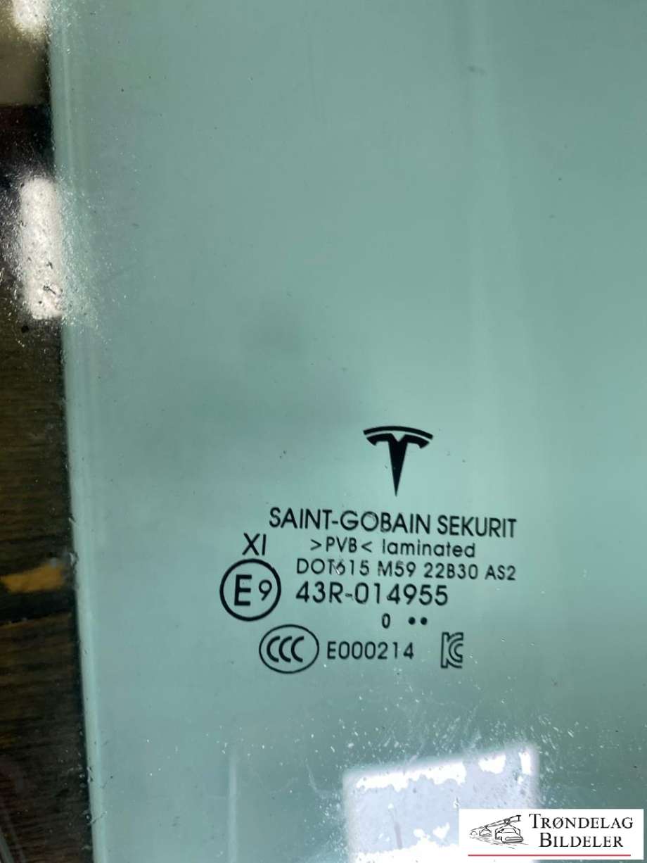Siderute høyre foran til Tesla Model 3 2018-2023 (Fase 1)  (1568569-00-B|)