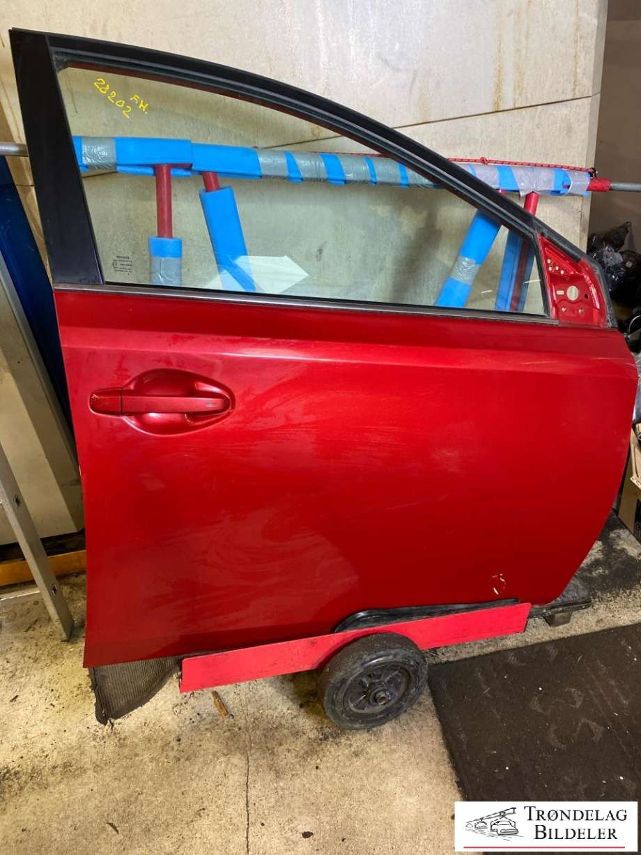Dør høyre foran til Toyota Auris, 2013-2015 (Type II, Fase 1) (6700102300)