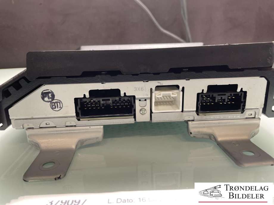 Bilstereo forsterker til Mitsubishi Outlander 2015-->> (Type III, Fase 2)  (8701A565|)