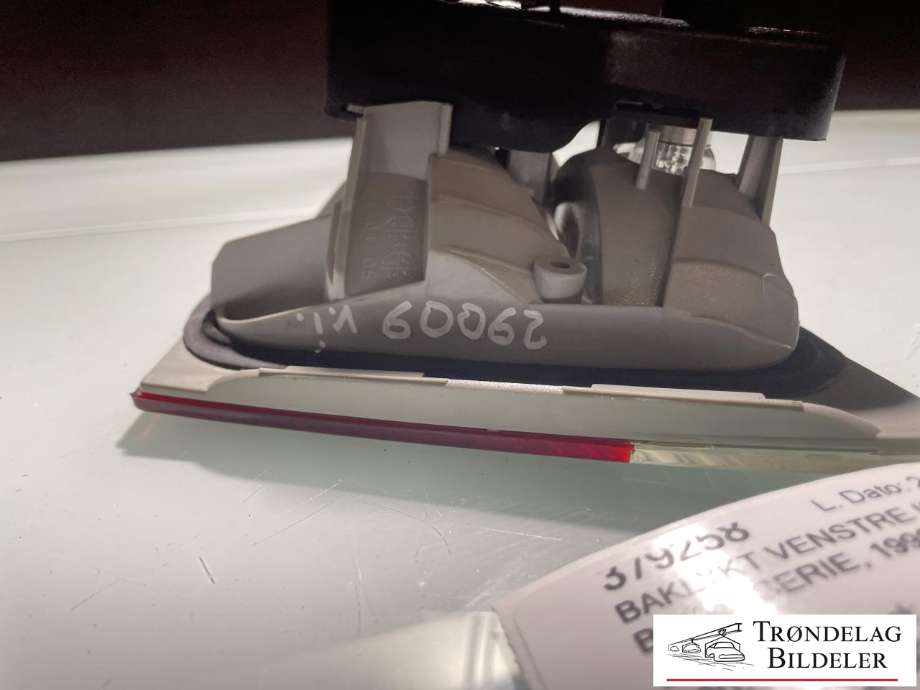 Baklykt venstre indre til BMW 3-Serie 1998-2005 (E46) (E46) (63 21 6 907 945|)