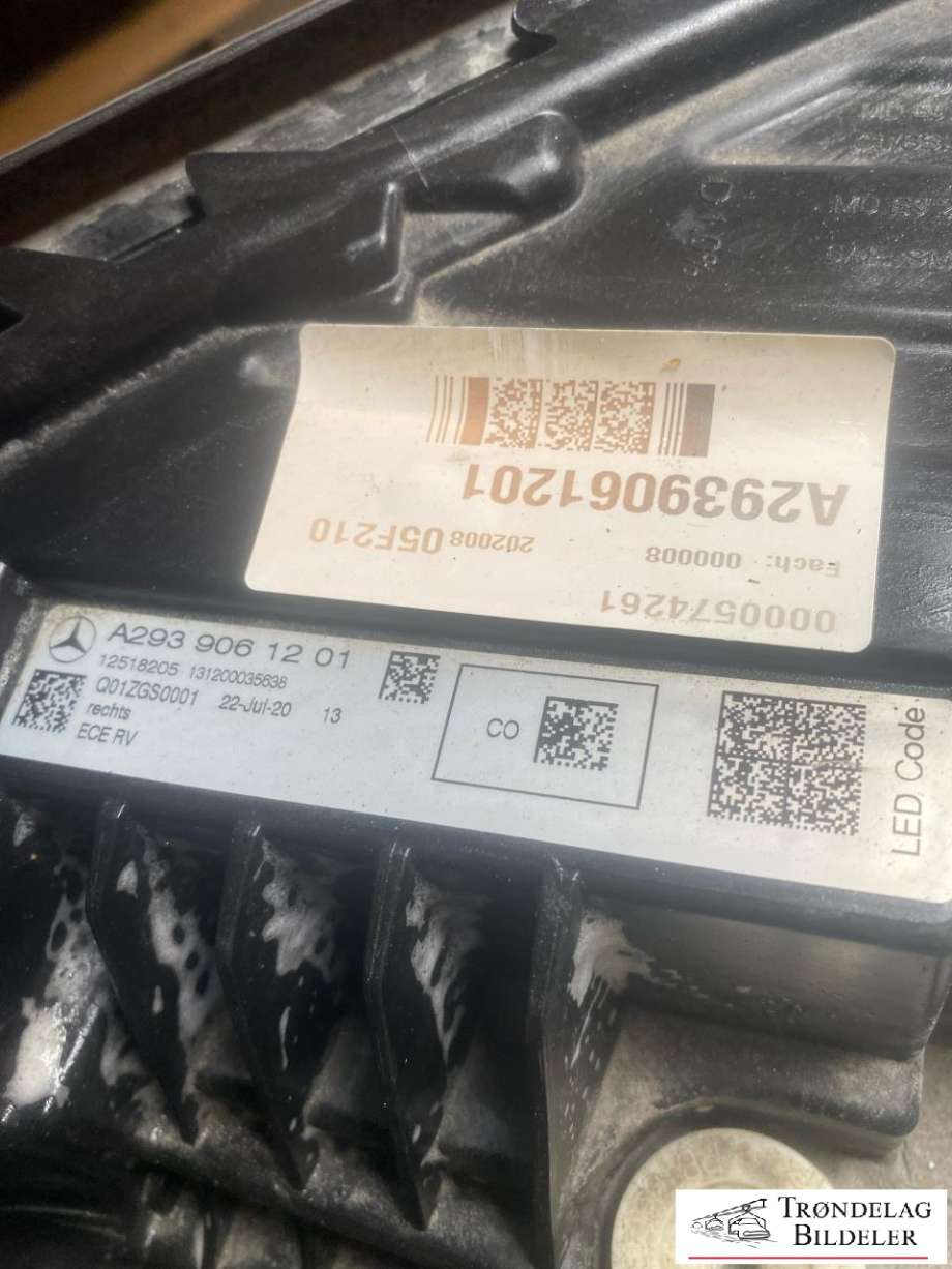 Frontlykt høyre full-LED til Mercedes EQC 2019-->> (A2939068200|)