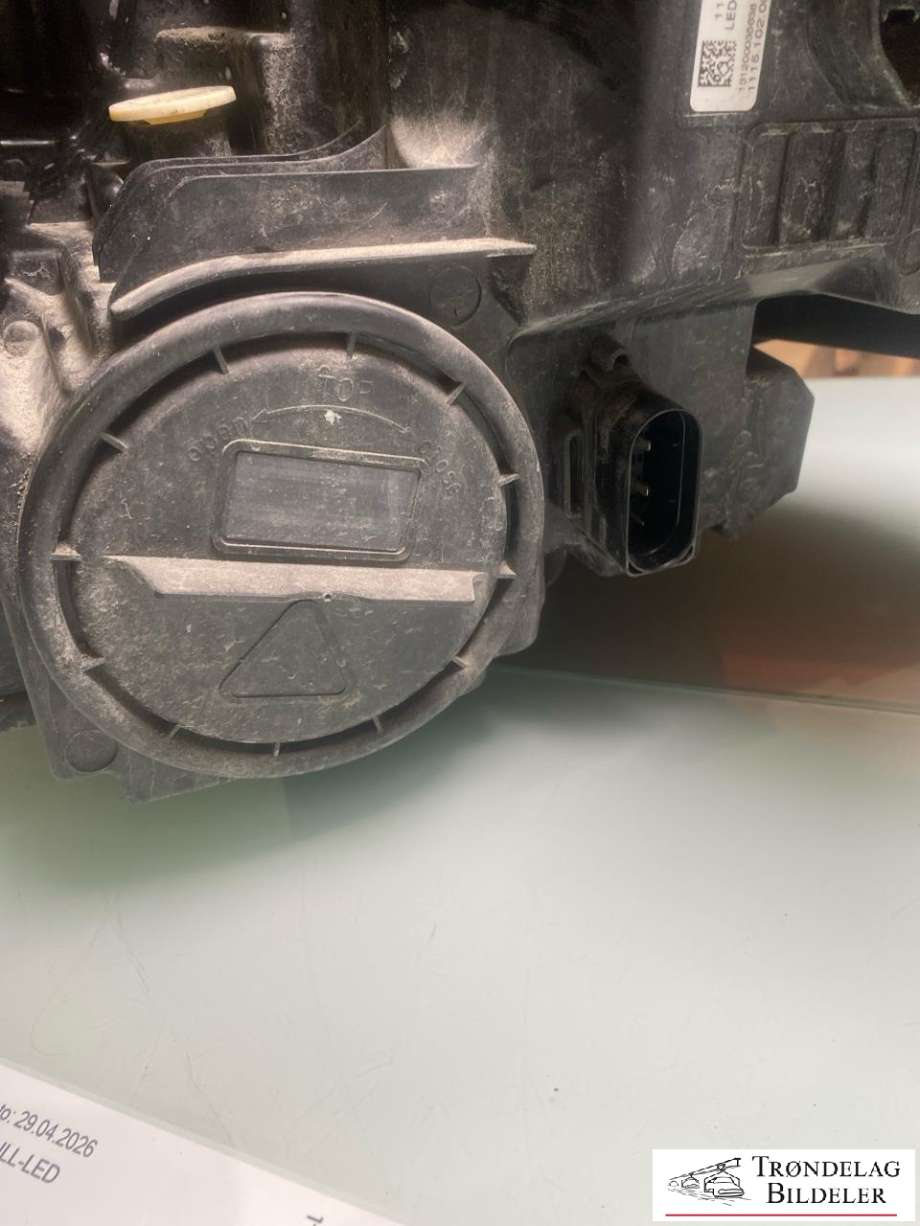 Frontlykt høyre full-LED til Mercedes EQC 2019-->> (A2939068200|)