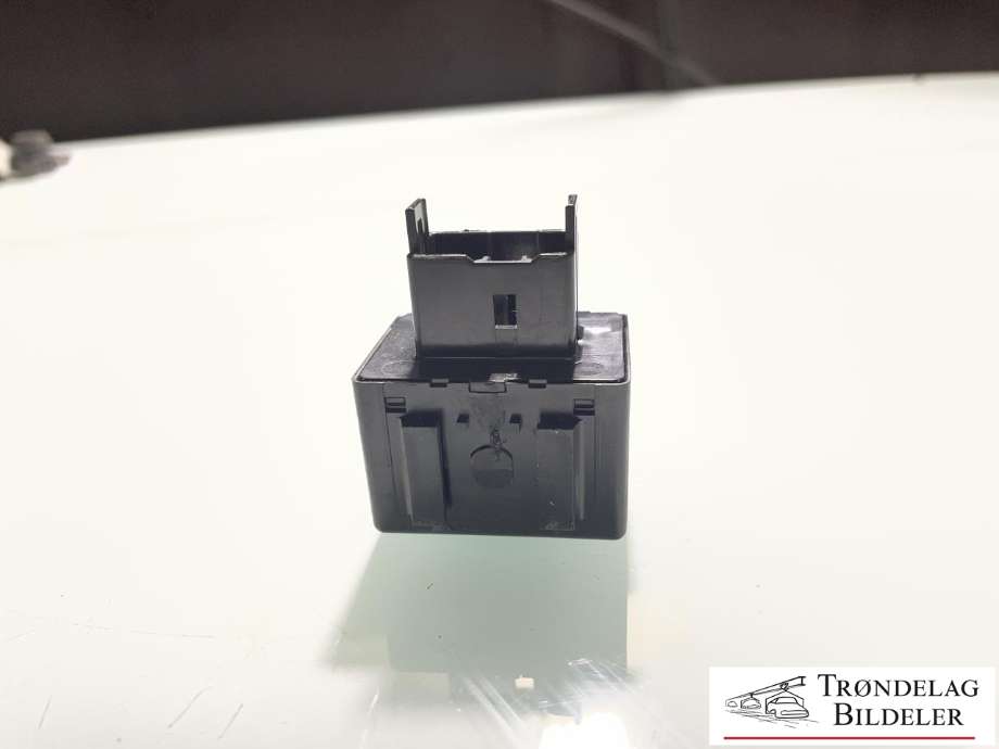 Rele blink til Toyota Land Cruiser 150 2014-->> (Fase 2)  (8198060130|)