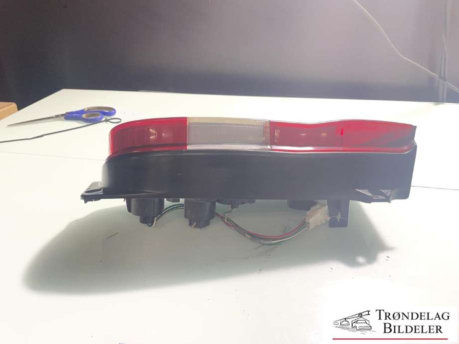 Baklykt høyre til Toyota Hiace 2001-2006 (Fase 2) (8155026310|)