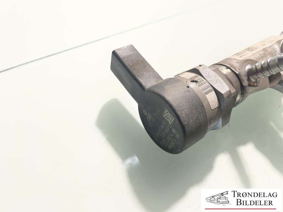Dyseskinne (fuelrail) til Audi A4, Allroad 2009-2016 (Type I) (B8) (B8) (03L130089Q|057130764AB|03L906054A)