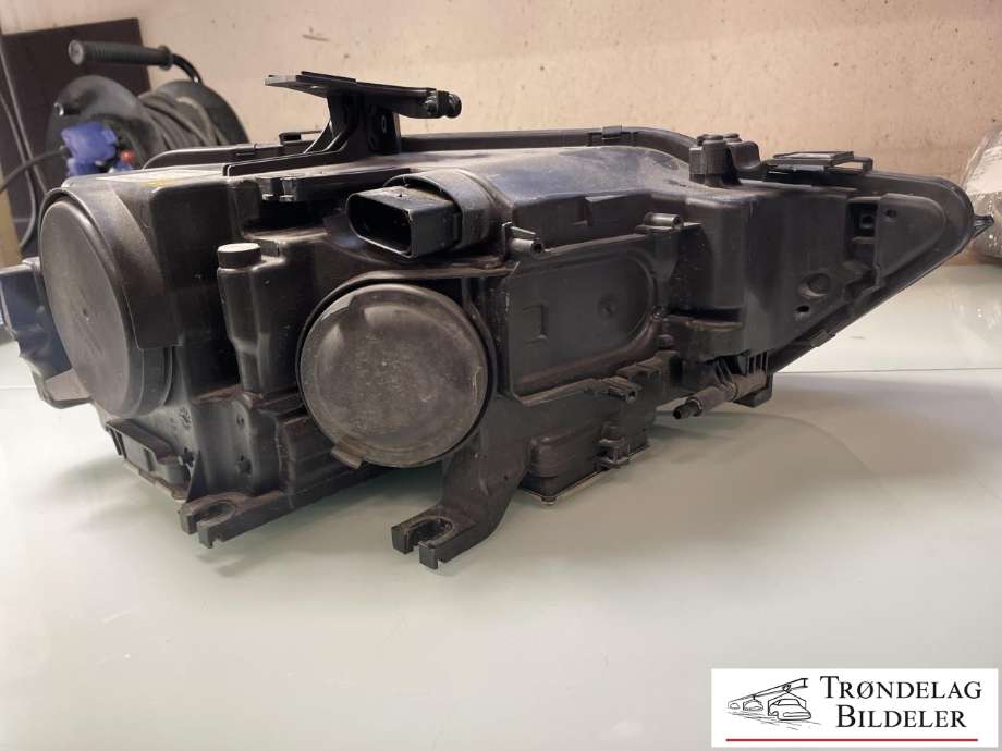 Frontlykt venstre xenon til Audi A4, Allroad 2009-2016 (Type I) (B8) (B8) (8K0 941 043 C|8K0 941 043 F|)