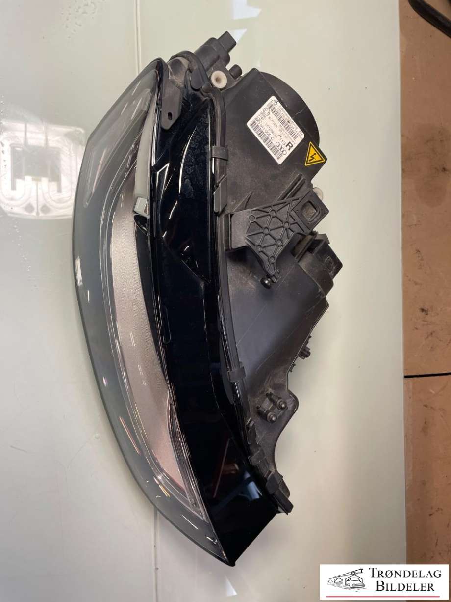 Frontlykt høyre xenon til Audi A4, Allroad 2009-2016 (Type I) (B8) (B8) (8K0 941 044 C|8K0 941 044 F|8K0 941 006 C)