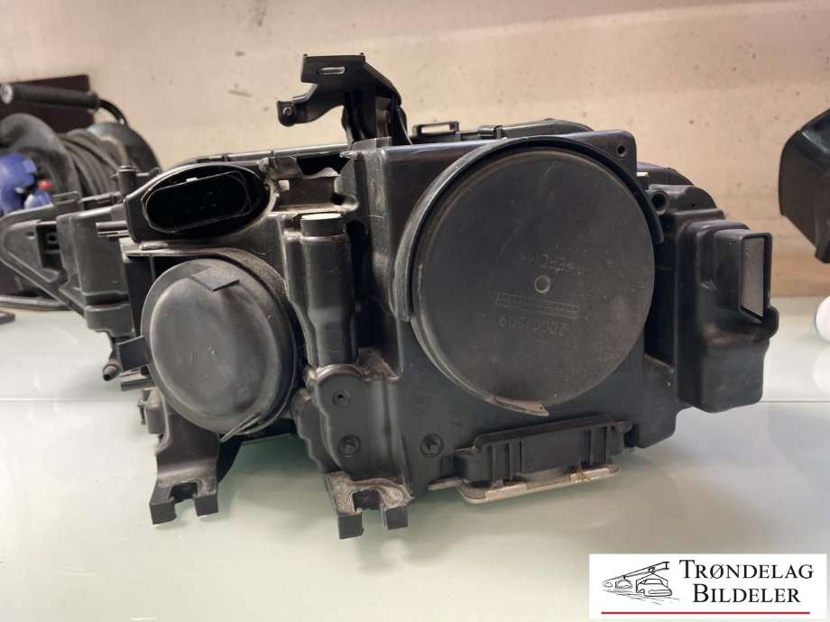 Frontlykt høyre xenon til Audi A4, Allroad 2009-2016 (Type I) (B8) (B8) (8K0 941 044 C|8K0 941 044 F|8K0 941 006 C)