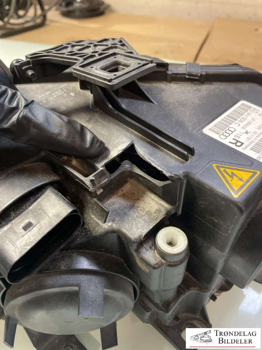 Frontlykt høyre xenon til Audi A4, Allroad 2009-2016 (Type I) (B8) (B8) (8K0 941 044 C|8K0 941 044 F|8K0 941 006 C)