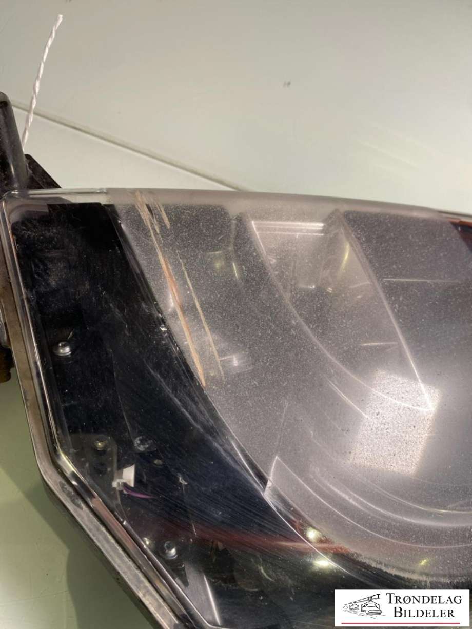Tåkelykt venstre foran til Tesla Model S 2016-2021 (Fase 2)