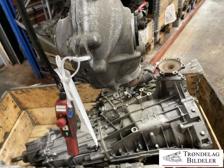 Kardang klokke foran til BMW 5-Serie 2010-2017 (F10/F11) (F10/F11) (24 00 7 642 240|24 00 8 615 600|)