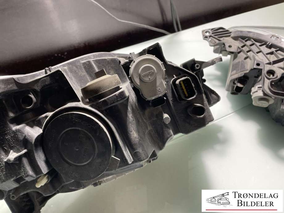 Frontlykt venstre xenon til Peugeot 508 2011-2014 (Type I, Fase 1)  (6208 W5|)