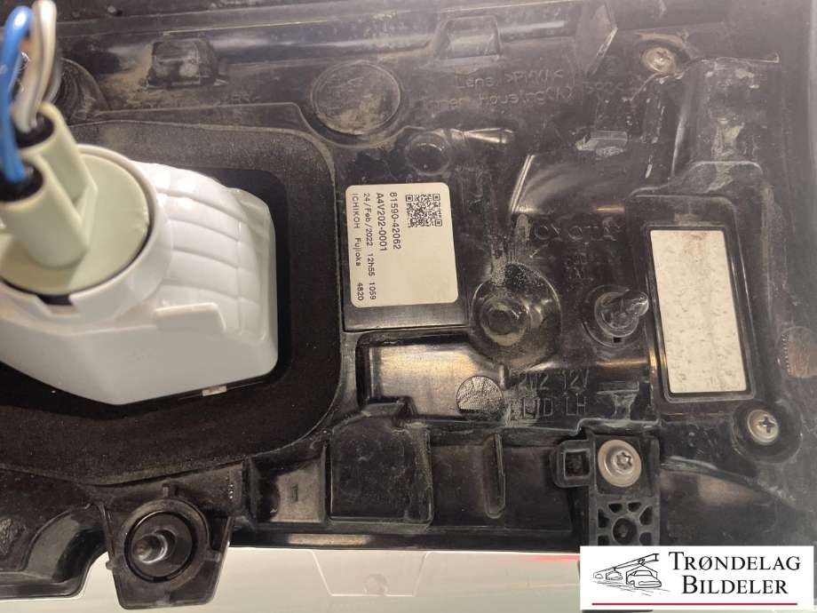 Baklykt venstre indre til Suzuki Across 2020-->>  (T8159-14206-200|)