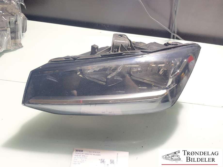 Frontlykt venstre halogen til Audi Q2 2016-->> (81A 941 003|)