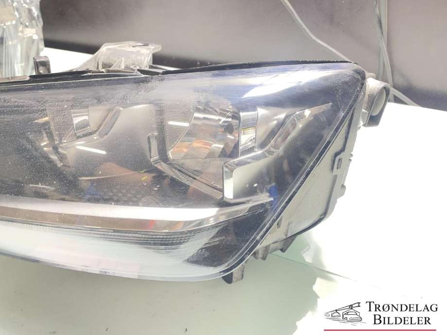 Frontlykt venstre halogen til Audi Q2 2016-->> (81A 941 003|)