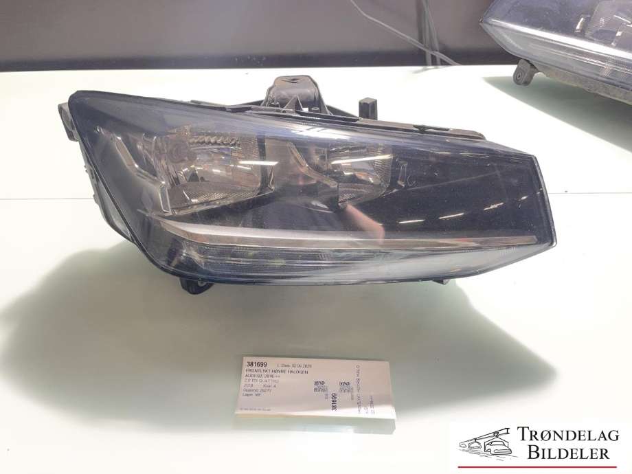 Frontlykt høyre halogen til Audi Q2 2016-->> (81A 941 004|)
