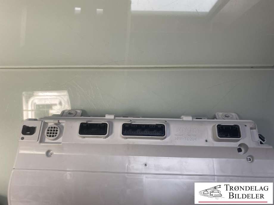 Instrumentpanel til Toyota Hilux 2016-2020  (83800FC880|)