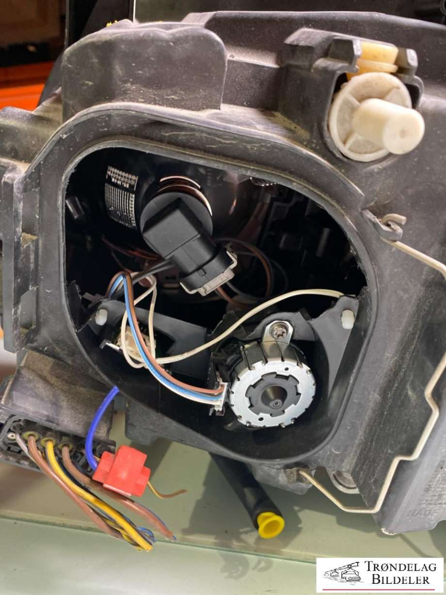 Frontlykt høyre xenon til BMW X1 2009-2015 (E84) (E84) (63 11 2 993 492|63 11 5 BB3 542|63 11 2 990 008)