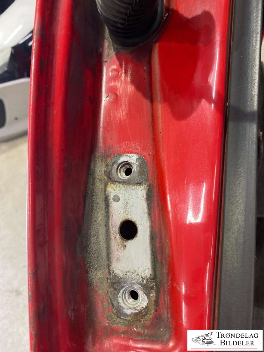 Dør høyre foran til Volvo 240 1988-1993  (1315684|)